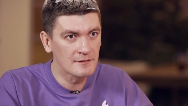 Комик Александр Гудков оштрафован за пародию на песню SHAMAN'а