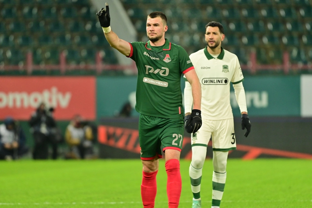 Комличенко ответил на оскорбления Мохеби - назвав его петухом