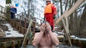 Кому нельзя окунаться в прорубь на Крещение: риски для здоровья