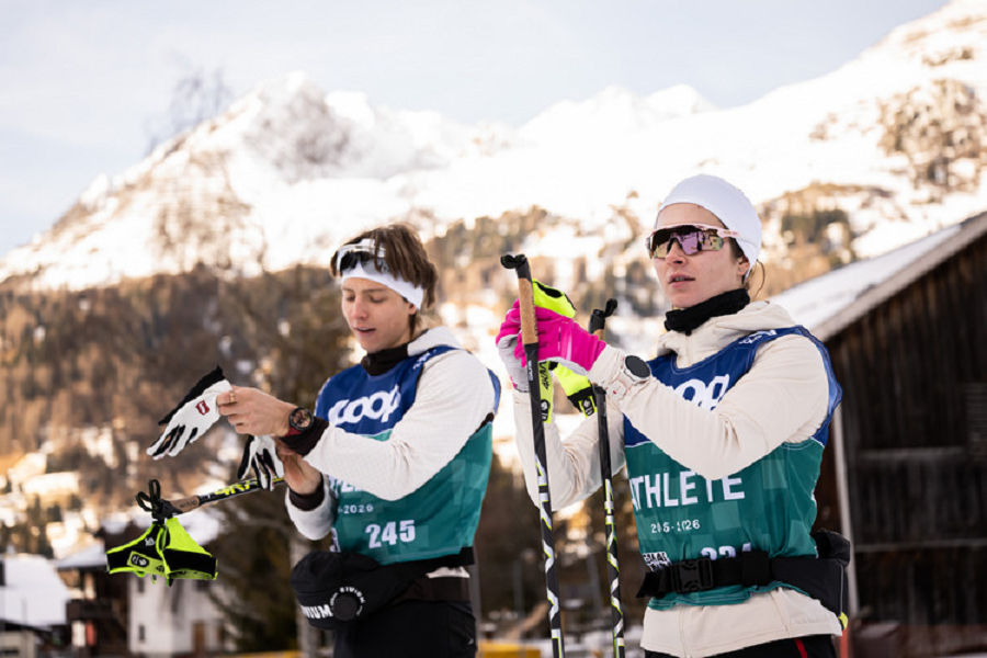 Коростелёв облил шампанским Непряеву на праздновании окончания Тур де Ски