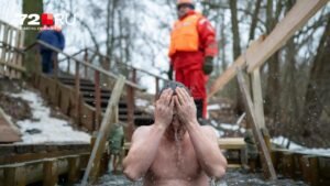 Крещенские купания: кому категорически нельзя окунаться в прорубь