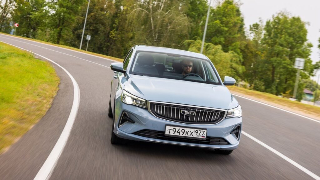 Lada Granta - самый популярный седан в России 2025 года