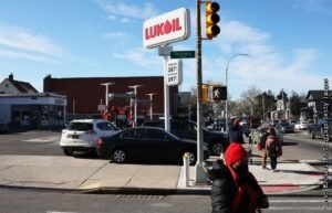 Лицензия на продажу активов ЛУКОЙЛа продлена до 28 февраля