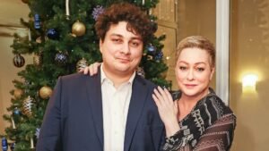 Мария Аронова поделилась редким фото с 34-летним сыном