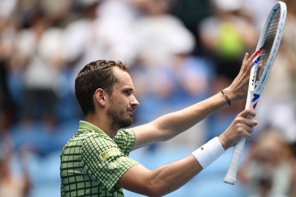 Медведев сотворил камбэк на AO: в пятый раз в карьере ушёл с 0:2 по сетам