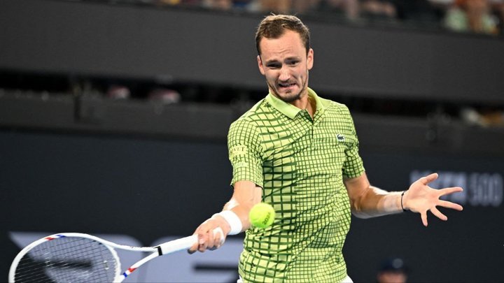 Медведев триумфально завершил турнир в Брисбене