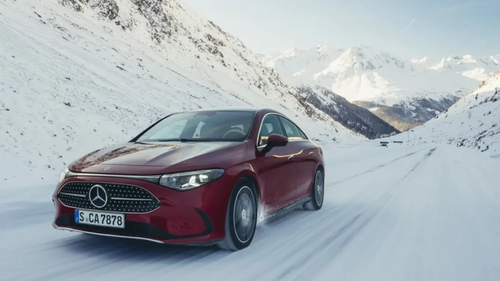 Mercedes CLA получил неожиданную версию: ДВС и электромотор