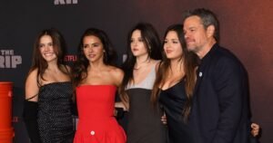 Мэтт Деймон с женой и дочерьми на публике: редкие появления звездной семьи