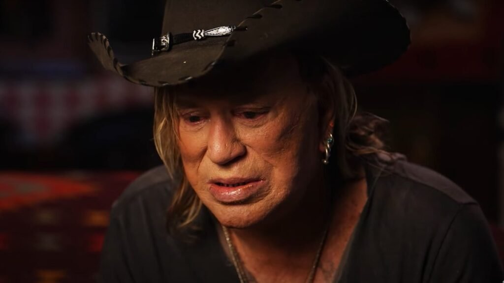 Микки Рурка могут выселить из дома за долги по аренде