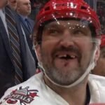 Овечкину разбили лицо и сломали зуб в матче НХЛ