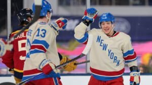 Панарин и Зибанежад творят чудеса: «Рейнджерс» разгромили «Флориду» в Зимней классике