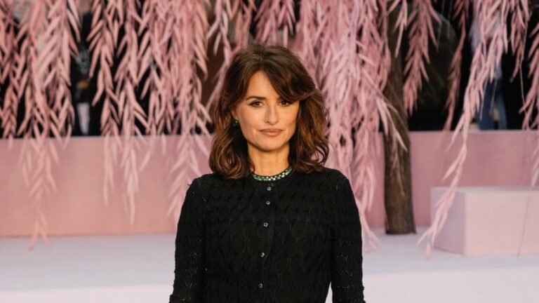 Пенелопа Крус поразила новым имиджем на публике в возрасте 51 года