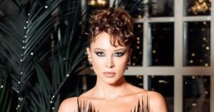 Полина Диброва vs Милана Тюльпанова: Серебристое платье за 8 тысяч - чей образ круче?