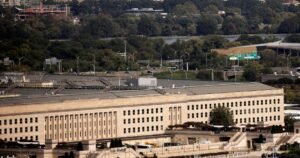 Повышенный спрос на пиццу в ресторанах вблизи Пентагона: Индекс DoughCon