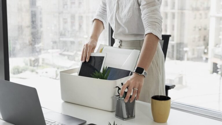 Признаки сокращения на работе: как не пропустить важный сигнал