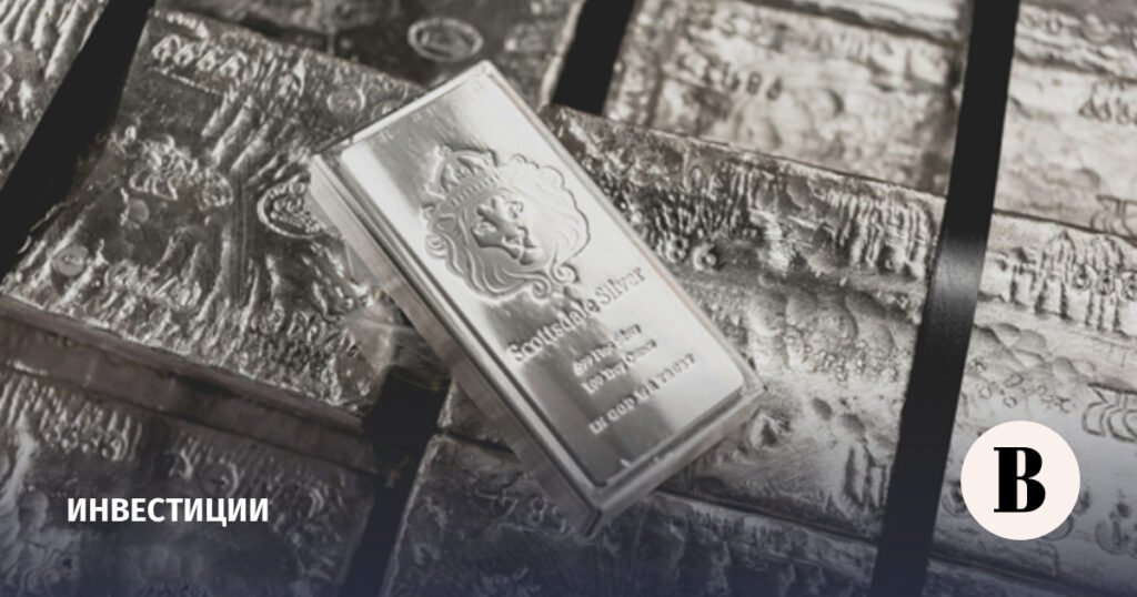 Серебро впервые в истории подорожало до $100 за унцию