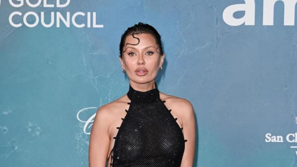 Скандальные образы звезд 2025: от смелых до нелепых