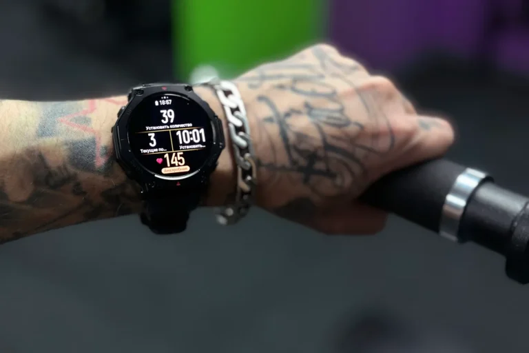 Сравнение Amazfit T-Rex 3 Pro и Apple Watch Ultra 2: какие часы лучше?