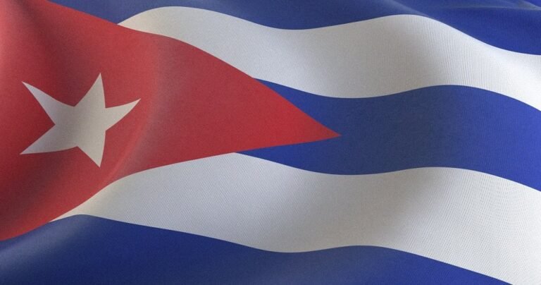 США не смогут расколоть Кубу, как Венесуэлу: мнение латиноамериканиста