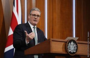 Стармер пытается убедить Трампа отказаться от захвата Гренландии