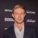 Сын Ефремова и Розанова попали на видео во время горячего отдыха