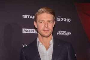 Сын Ефремова и Розанова попали на видео во время горячего отдыха