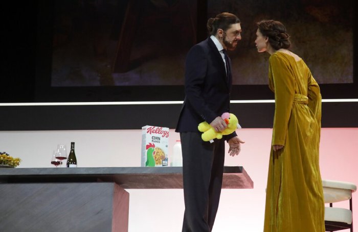 «Сын» в Театре Ермоловой: спектакль о распаде связей и тихом апокалипсисе