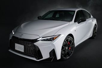 Toyota представила обновленный Lexus IS для Японии