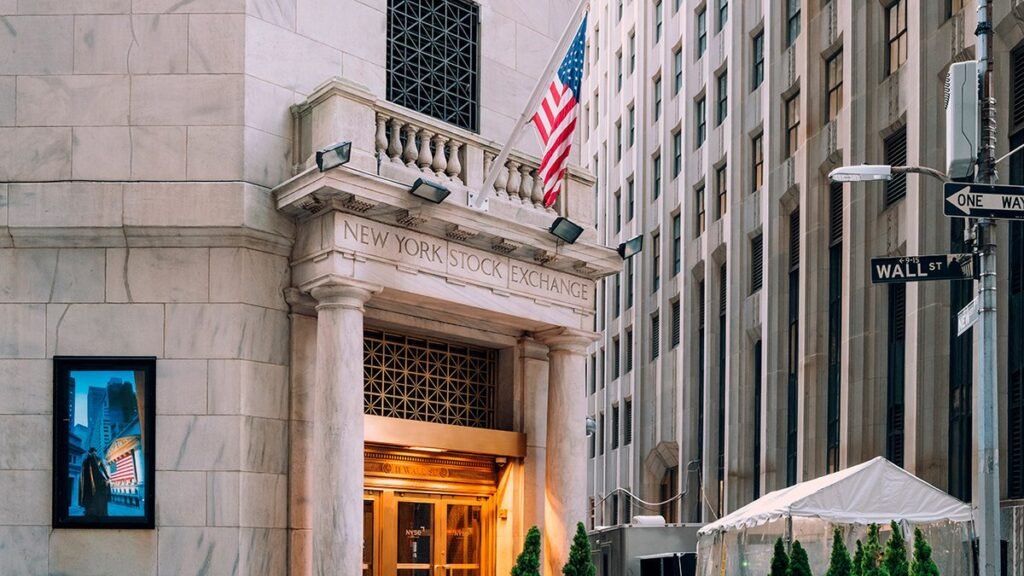 Трамп и Уолл-Стрит: как заявления президента влияют на рынок