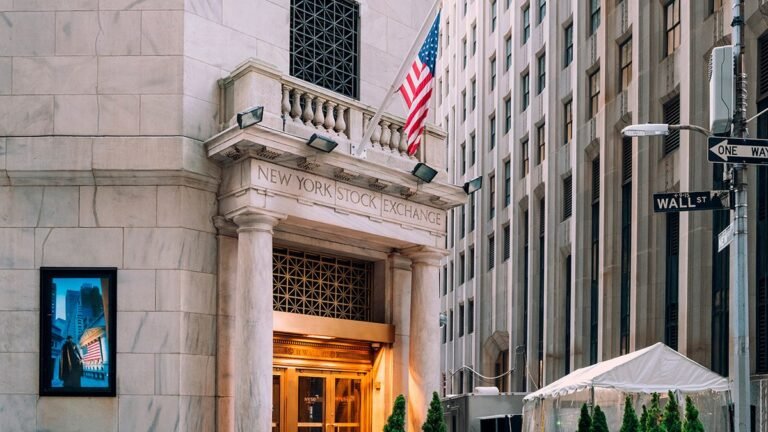 Трамп и Уолл-Стрит: как заявления президента влияют на рынок