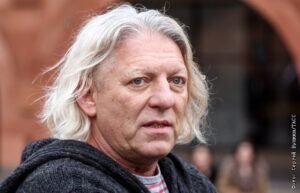 Умер известный режиссер и телеведущий Александр Олейников