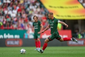 В "Локомотиве" ответили на вопрос о будущем Баринова