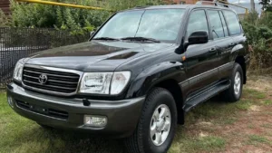 В России появился редкий Toyota Land Cruiser 100 из Японии