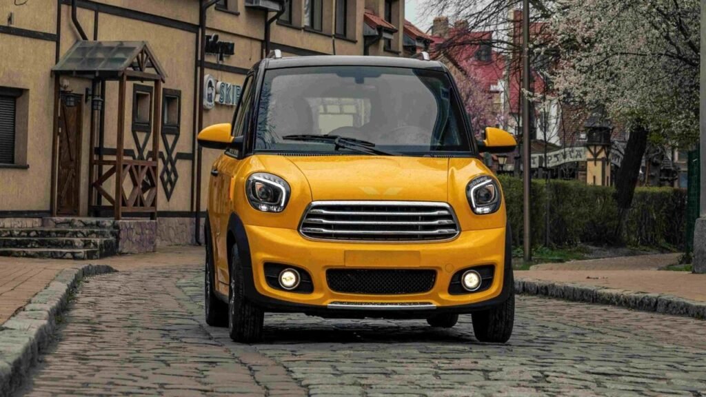 В России стартовали продажи доступного электромобиля Eonyx M2