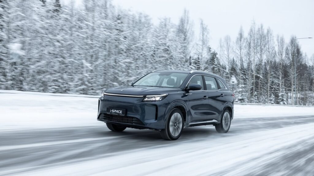 В России стартовали продажи Evolute i-Space с полным приводом