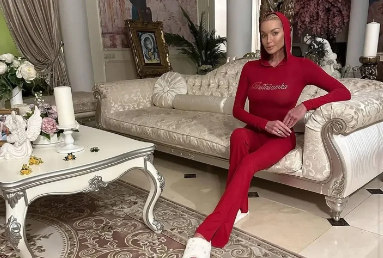 Волочкова не ждет от родных поздравлений с 50-летием: «Это чужие для меня люди»