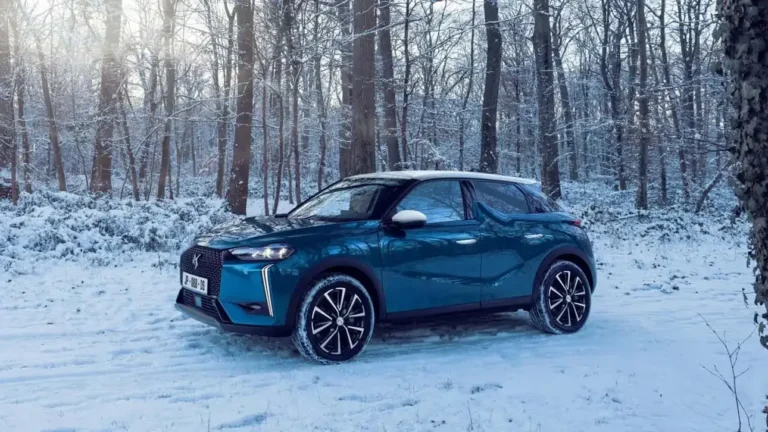 Зимний стиль и комфорт: DS 3 PALLAS Cristal в белом