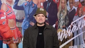 Звезда «СашиТани» призвал фанаток к знакомству