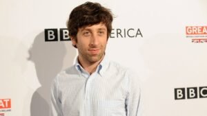 Звезда "Теории большого взрыва" Говард Воловиц сыграет гениального программиста