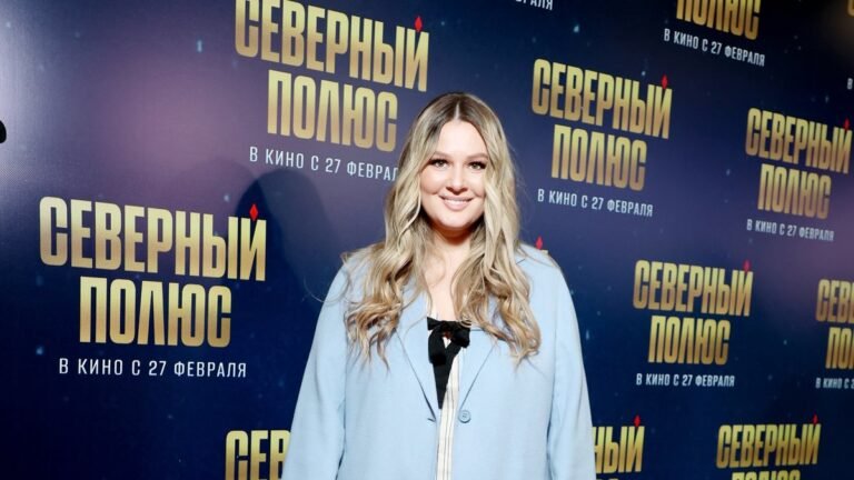 Звезда «Универа» опубликовала редкие фото с загадочным мужем