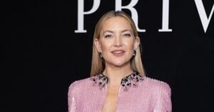 Звезды на показе Giorgio Armani в Париже: Кейт Хадсон и Мишель Пфайффер