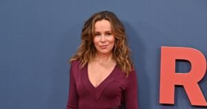 65-летняя звезда «Грязных танцев» Дженнифер Грей позировала в купальнике