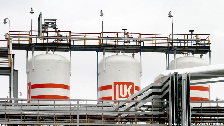 Атака дронов вызвала пожар на НПЗ в Волгограде