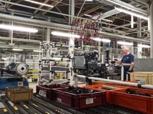 Автоконцерны списывают миллиарды: рынок электромобилей охлаждается