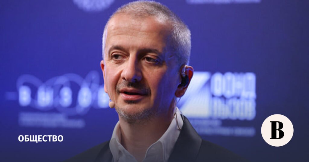 Богомолов попросил освободить его от должности и.о. ректора школы-студии МХАТ