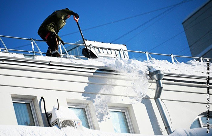 Девять человек погибли из-за падения снега с крыш за неделю