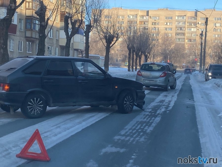 ДТП на Гагарина: столкнулись ВАЗ и Opel