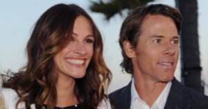 Джулия Робертс поделилась редким фото с мужем Дэнни Модером