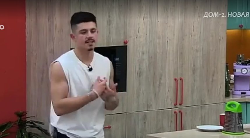 Элина Рахимова навестила Никиту Гуранду в качестве горничной