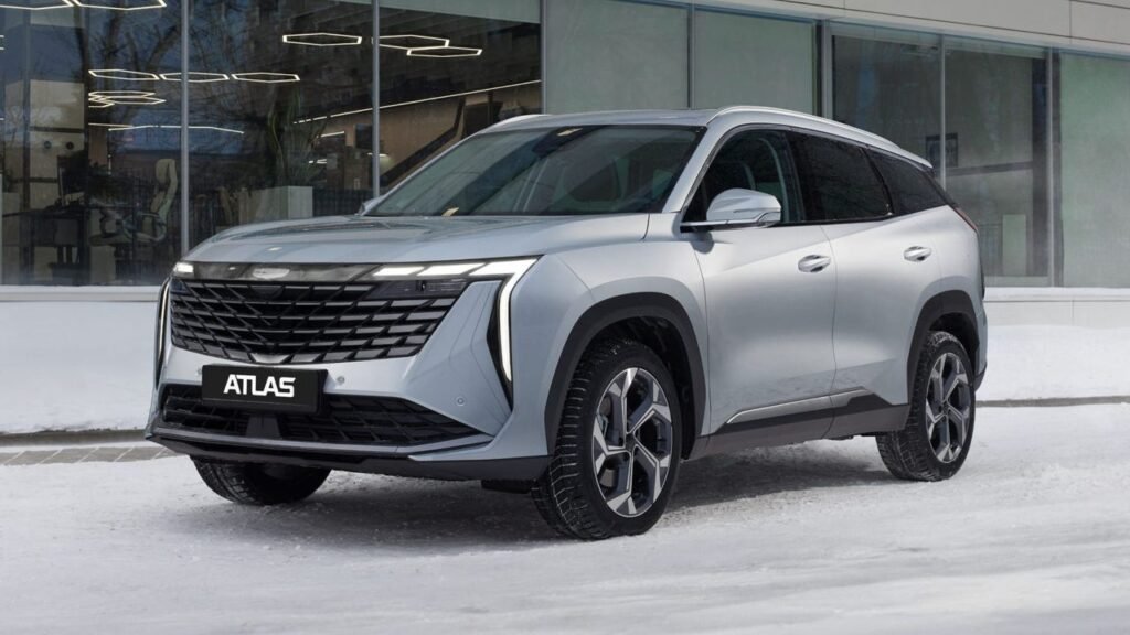 Geely Atlas с новым мотором и передним приводом: цена в России
